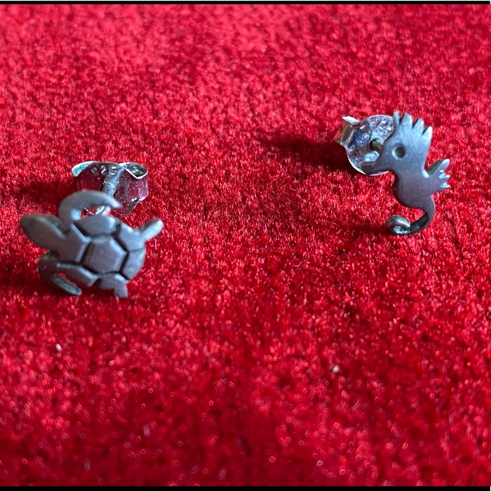 Seahorse/Sea Turtle mismatch earring set Artisan made in Italy - Picture 2 of 3